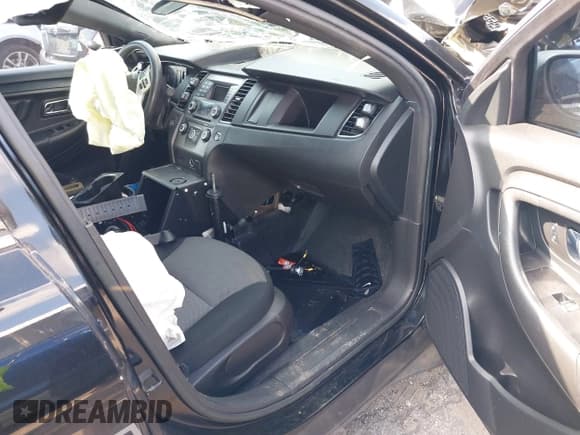 ✅ 2014 Ford Police Interceptor • VIN: 1FAHP2MT8EG154863 • Лот: 39828241. Опубликован ранее на IAAI с пробегом 118 600 миль. Бесплатный доступ к архиву аукционных продаж из США и подробный отчёт об истории автомобиля на DreamBid. Изображение 5.