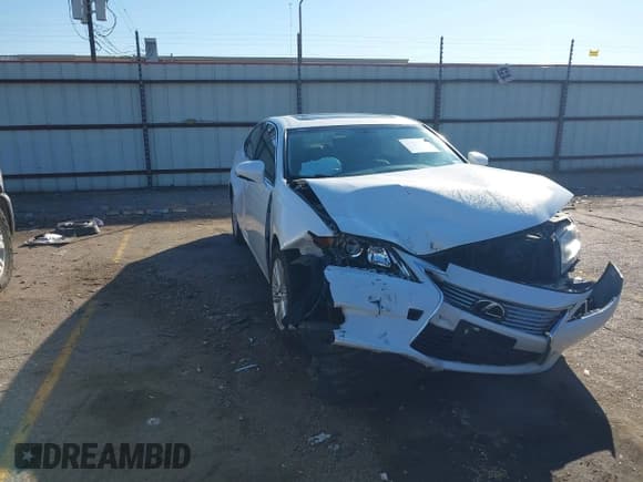 ✅ 2015 Lexus ES 330 • VIN: JTHBK1GG4F2162088 • Lot: 43593617. Listed on IAAI with 132,880 mi. Free auction sales archive from the USA and detailed vehicle history report at DreamBid. Image 1.