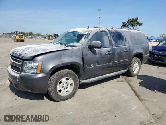 2010 Chevrolet Suburban LT z VIN 1GNUKJE36AR139025, wystawiony jako Copart lot #80656865 z przebiegiem 201 955 mil mil oraz Czysty tytuł • Clean title. Historia ofert i sprzedaży dostępna na DreamBid. Obrazek 1.