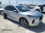 ✅ 2023 Ford Escape ST-Line • VIN: 1FMCU0MN2PUA90306 • Lot: 61979965. Wystawiony na Copart z przebiegiem 18 442 mil. Bezpłatny archiwum sprzedaży aukcyjnych z USA i szczegółowy raport historii pojazdu na DreamBid. Zdjęcie 4.