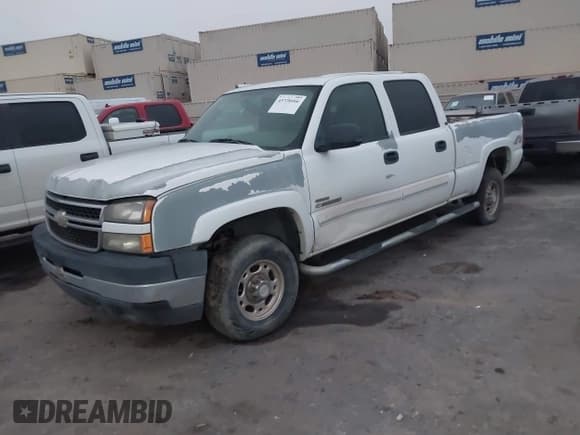 ✅ 2006 Chevrolet Silverado 2500HD LT1 • VIN: 1GCHK23286F114288 • Лот: 43728466. Опубликован ранее на IAAI с пробегом 317 055 миль. Бесплатный доступ к архиву аукционных продаж из США и подробный отчёт об истории автомобиля на DreamBid. Изображение 2.