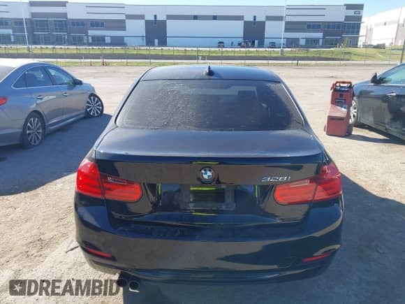 2014 BMW 3 Series 328i с VIN WBA3C1C5XEK115036, выставлен на аукционе IAAI как лот 43502740 с пробегом 161 486 миль миль и . История ставок и продаж доступна на DreamBid. Изображение 16.