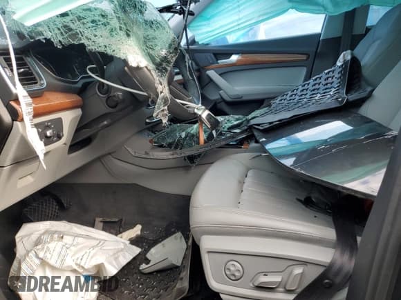 ✅ 2023 Audi Q5 Premium • VIN: WA1ABAFY0P2082483 • Lot: 67843745. Wystawiony na Copart z przebiegiem Nie podano. Bezpłatny archiwum sprzedaży aukcyjnych z USA i szczegółowy raport historii pojazdu na DreamBid. Zdjęcie 7.