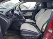 ✅ 2017 Buick Encore Preferred II • VIN: KL4CJFSB6HB011123 • Lot: 67609923. Wystawiony na Copart z przebiegiem 56 553 mil. Bezpłatny archiwum sprzedaży aukcyjnych z USA i szczegółowy raport historii pojazdu na DreamBid. Zdjęcie 7.