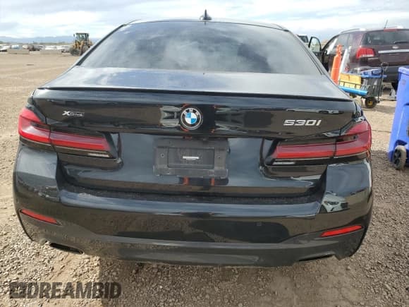 ✅ 2023 BMW 5 Series 530i xDrive • VIN: WBA13BJ01PCM53684 • Lot: 86590855. Wystawiony na Copart z przebiegiem 20 468 mil. Bezpłatny archiwum sprzedaży aukcyjnych z USA i szczegółowy raport historii pojazdu na DreamBid. Zdjęcie 6.