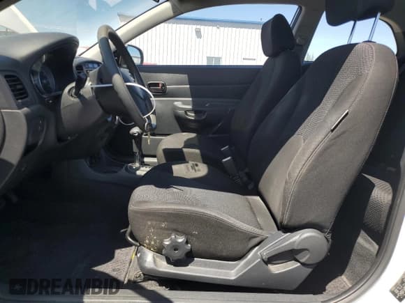 ✅ 2010 Hyundai Accent GS • VIN: KMHCM3AC9AU181150 • Лот: 58590035. Опубликован ранее на Copart с пробегом 131 192 миль. Бесплатный доступ к архиву аукционных продаж из США и подробный отчёт об истории автомобиля на DreamBid. Изображение 7.