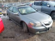 ✅ 2010 Acura RL Technology • VIN: JH4KB2F68AC000143 • Lot: 41371010. Wystawiony na IAAI z przebiegiem 301 920 mil. Bezpłatny archiwum sprzedaży aukcyjnych z USA i szczegółowy raport historii pojazdu na DreamBid. Zdjęcie 1.