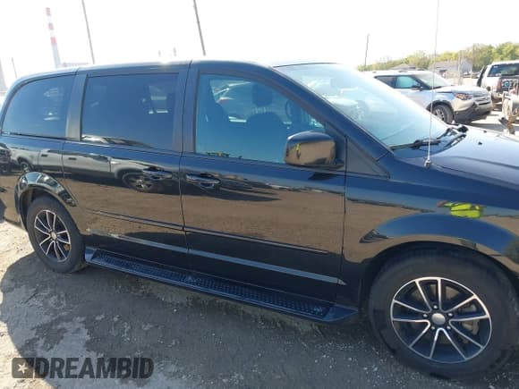 ✅ 2015 Dodge Grand Caravan SXT • VIN: 2C4RDGCGXFR651213 • Lot: 43407544. Wystawiony na IAAI z przebiegiem 121 747 mil. Bezpłatny archiwum sprzedaży aukcyjnych z USA i szczegółowy raport historii pojazdu na DreamBid. Zdjęcie 13.