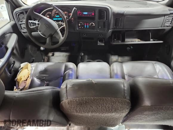 ✅ 2003 Chevrolet Silverado 2500HD LS • VIN: 1GCHK23U53F205984 • Lot: 93375735. Wystawiony na Copart z przebiegiem 170 525 mil. Bezpłatny archiwum sprzedaży aukcyjnych z USA i szczegółowy raport historii pojazdu na DreamBid. Zdjęcie 8.