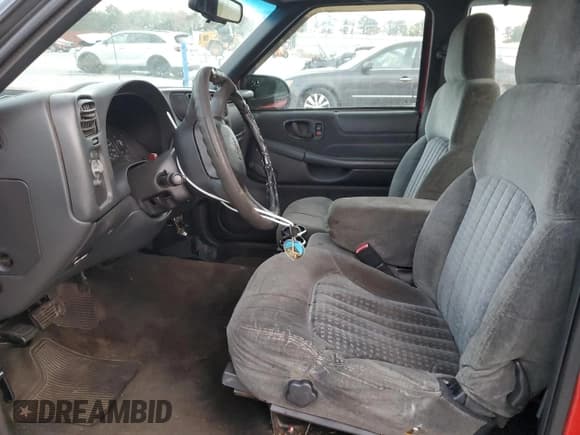 ✅ 2001 Chevrolet S-10 LS • VIN: 1GCCS19WX18256959 • Лот: 82774284. Опубликован ранее на Copart с пробегом 204 110 миль. Бесплатный доступ к архиву аукционных продаж из США и подробный отчёт об истории автомобиля на DreamBid. Изображение 7.