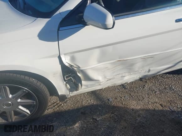 ✅ 2008 Chrysler Sebring Limited • VIN: 1C3LC65M88N609083 • Lot: 43541554. Wystawiony na IAAI z przebiegiem 107 190 mil. Bezpłatny archiwum sprzedaży aukcyjnych z USA i szczegółowy raport historii pojazdu na DreamBid. Zdjęcie 6.