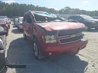 ✅ 2013 Chevrolet Tahoe LT • VIN: 1GNSKBE00DR218763 • Lot: 43138653. Wystawiony na IAAI z przebiegiem 144 302 mil. Bezpłatny archiwum sprzedaży aukcyjnych z USA i szczegółowy raport historii pojazdu na DreamBid. Zdjęcie 1.