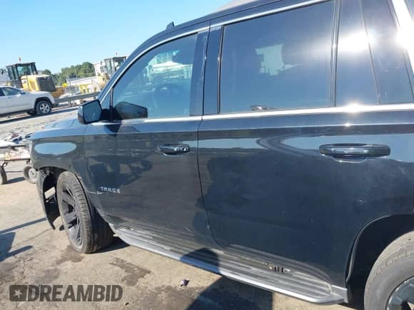 2018 Chevrolet Tahoe LT z VIN 1GNSKBKC8JR128657, wystawiony jako IAAI lot #43151589 z przebiegiem 157 909 mil mil oraz . Historia ofert i sprzedaży dostępna na DreamBid. Obrazek 14.