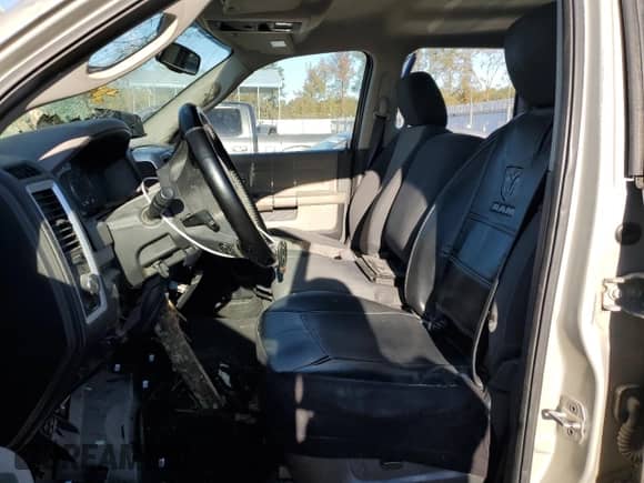 2010 Dodge 1500 ST z VIN 1D7RV1GP0AS207243, wystawiony jako Copart lot #75733524 z przebiegiem 210 032 mil mil oraz Szkoda całkowita • Salvage title. Historia ofert i sprzedaży dostępna na DreamBid. Obrazek 7.