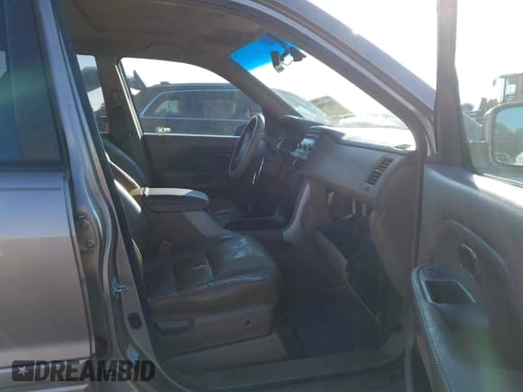 ✅ 2006 Honda Pilot EX-L • VIN: 5FNYF18506B004227 • Lot: 43828948. Listed on IAAI with 277,819 mi. Free auction sales archive from the USA and detailed vehicle history report at DreamBid. Image 5.