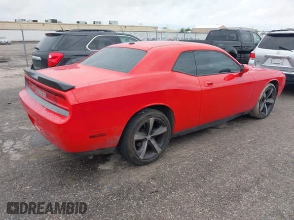 ✅ 2010 Dodge Challenger SE • VIN: 2B3CJ4DV7AH282272 • Lot: 43482588. Listed on IAAI with 193,000 mi. Free auction sales archive from the USA and detailed vehicle history report at DreamBid. Image 4.