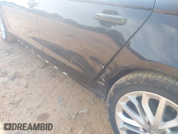 ✅ 2012 Audi A6 Premium • VIN: WAUBGAFC7CN010508 • Lot: 43003902. Wystawiony na IAAI z przebiegiem 125 834 mil. Bezpłatny archiwum sprzedaży aukcyjnych z USA i szczegółowy raport historii pojazdu na DreamBid. Zdjęcie 12.