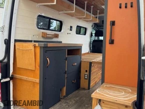 ✅ 2016 Mercedes-Benz Sprinter Cargo • VIN: WD3PE7DD6GP339069 • Lot: 81203334. Wystawiony na Copart z przebiegiem 53 121 mil. Bezpłatny archiwum sprzedaży aukcyjnych z USA i szczegółowy raport historii pojazdu na DreamBid. Zdjęcie 9.