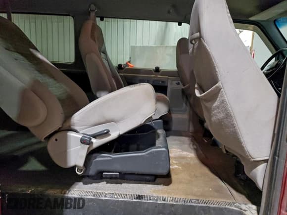 ✅ 2002 Ford Econoline Passenger XL • VIN: 1FMRE11L42HB13439 • Lot: 94565075. Listed on Copart with 297,854 mi. Free auction sales archive from the USA and detailed vehicle history report at DreamBid. Image 11.