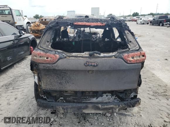 ✅ 2018 Jeep Cherokee Latitude • VIN: 1C4PJLCX6JD519313 • Лот: 66288195. Опубликован ранее на Copart с пробегом Не указан. Бесплатный доступ к архиву аукционных продаж из США и подробный отчёт об истории автомобиля на DreamBid. Изображение 6.