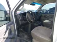 ✅ 2017 Chevrolet Express Cargo • VIN: 1GCWGAFF7H1117779 • Lot: 43076231. Wystawiony na IAAI z przebiegiem 171 178 mil. Bezpłatny archiwum sprzedaży aukcyjnych z USA i szczegółowy raport historii pojazdu na DreamBid. Zdjęcie 5.