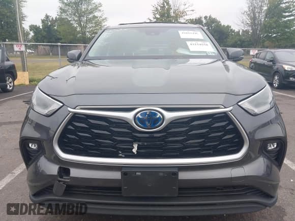 ✅ 2022 Toyota Highlander Hybrid LE • VIN: 5TDBBRCH2NS560230 • Lot: 43154558. Listed on IAAI with 41,048 mi. Free auction sales archive from the USA and detailed vehicle history report at DreamBid. Image 12.