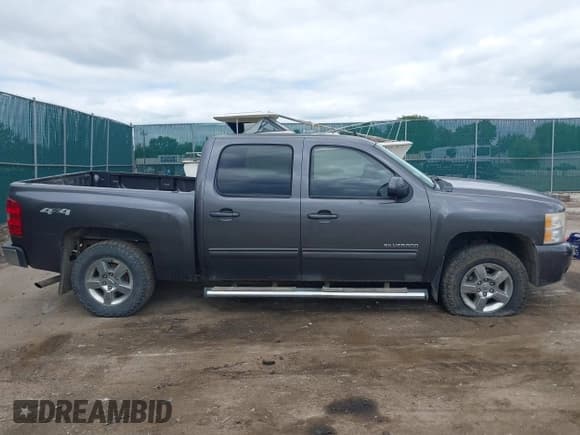 ✅ 2011 Chevrolet Silverado 1500 LTZ • VIN: 3GCPKTE3XBG290016 • Lot: 43051088. Wystawiony na IAAI z przebiegiem 220 359 mil. Bezpłatny archiwum sprzedaży aukcyjnych z USA i szczegółowy raport historii pojazdu na DreamBid. Zdjęcie 13.