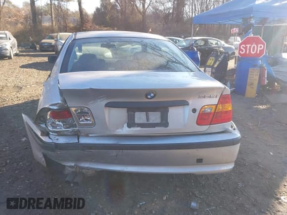 ✅ 2003 BMW 3 Series 325i • VIN: WBAEV33423KL82741 • Lot: 41334657. Listed on IAAI with 98,369 mi. Free auction sales archive from the USA and detailed vehicle history report at DreamBid. Image 6.