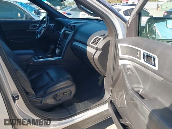 ✅ 2012 Ford Explorer XLT • VIN: 1FMHK7D86CGA09301 • Lot: 43597974. Wystawiony na IAAI z przebiegiem 215 603 mil. Bezpłatny archiwum sprzedaży aukcyjnych z USA i szczegółowy raport historii pojazdu na DreamBid. Zdjęcie 5.