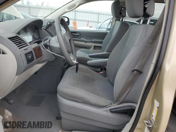 ✅ 2010 Chrysler Town & Country LX • VIN: 2A4RR2D16AR428913 • Lot: 54380445. Wystawiony na Copart z przebiegiem 85 378 mil. Bezpłatny archiwum sprzedaży aukcyjnych z USA i szczegółowy raport historii pojazdu na DreamBid. Zdjęcie 7.