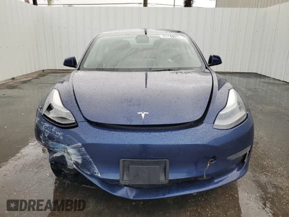 ✅ 2022 Tesla Model 3 • VIN: 5YJ3E1EAXNF190873 • Lot: 59681145. Wystawiony na Copart z przebiegiem Nie podano. Bezpłatny archiwum sprzedaży aukcyjnych z USA i szczegółowy raport historii pojazdu na DreamBid. Zdjęcie 5.