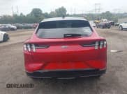 ✅ 2023 Ford Mustang Mach-E GT • VIN: 3FMTK4SX7PMA38076 • Lot: 43288862. Wystawiony na IAAI z przebiegiem 13 266 mil. Bezpłatny archiwum sprzedaży aukcyjnych z USA i szczegółowy raport historii pojazdu na DreamBid. Zdjęcie 17.