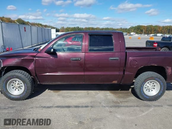 ✅ 2005 Dodge Dakota ST • VIN: 1D7HE28N65S314141 • Lot: 43511196. Wystawiony na IAAI z przebiegiem 182 162 mil. Bezpłatny archiwum sprzedaży aukcyjnych z USA i szczegółowy raport historii pojazdu na DreamBid. Zdjęcie 14.