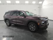 ✅ 2024 Chevrolet Traverse AWD LT • VIN: 1GNEVGKS5RJ178032 • Lot: 90659955. Wystawiony na Copart z przebiegiem 22 351 mil. Bezpłatny archiwum sprzedaży aukcyjnych z USA i szczegółowy raport historii pojazdu na DreamBid. Zdjęcie 4.