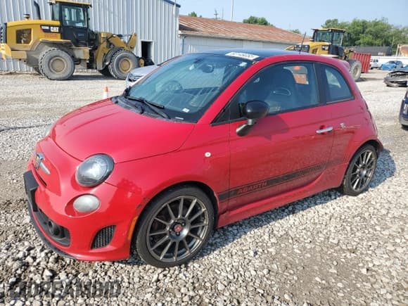 ✅ 2017 FIAT 500 Abarth • VIN: 3C3CFFFH0HT565752 • Lot: 60149055. Wystawiony na Copart z przebiegiem 83 770 mil. Bezpłatny archiwum sprzedaży aukcyjnych z USA i szczegółowy raport historii pojazdu na DreamBid. Zdjęcie 1.