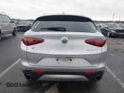 ✅ 2018 Alfa Romeo Stelvio • VIN: ZASFAKAN4J7C01719 • Lot: 43579591. Wystawiony na IAAI z przebiegiem 88 448 mil. Bezpłatny archiwum sprzedaży aukcyjnych z USA i szczegółowy raport historii pojazdu na DreamBid. Zdjęcie 12.