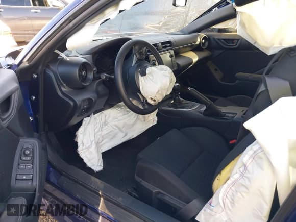 ✅ 2024 Toyota 86 • VIN: JF1ZNBB18R9751730 • Lot: 41902185. Wystawiony na IAAI z przebiegiem 16 459 mil. Bezpłatny archiwum sprzedaży aukcyjnych z USA i szczegółowy raport historii pojazdu na DreamBid. Zdjęcie 5.