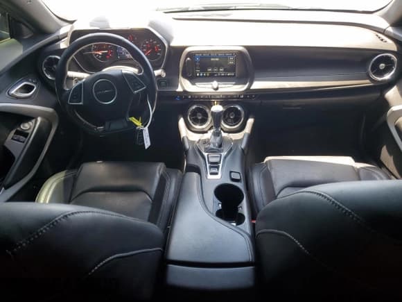 ✅ 2019 Chevrolet Camaro 2LT • VIN: 1G1FD1RX9K0146929 • Lot: 63670205. Wystawiony na Copart z przebiegiem 53 066 mil. Bezpłatny archiwum sprzedaży aukcyjnych z USA i szczegółowy raport historii pojazdu na DreamBid. Zdjęcie 8.