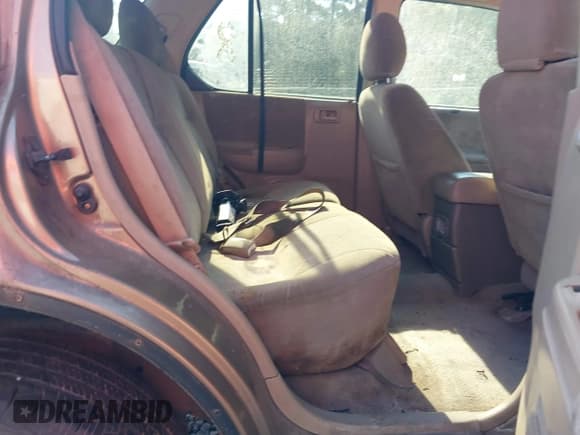 ✅ 2001 Isuzu Rodeo S • VIN: 4S2CK58W714300131 • Lot: 42993854. Wystawiony na IAAI z przebiegiem 332 181 mil. Bezpłatny archiwum sprzedaży aukcyjnych z USA i szczegółowy raport historii pojazdu na DreamBid. Zdjęcie 8.