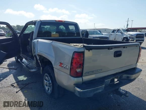 ✅ 2006 Chevrolet Silverado 1500 LT1 • VIN: 1GCEK19BX6Z197158 • Lot: 42828488. Listed on IAAI with 299,605 mi. Free auction sales archive from the USA and detailed vehicle history report at DreamBid. Image 3.