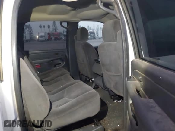 ✅ 2006 Chevrolet Silverado 2500HD LT1 • VIN: 1GCHK23286F114288 • Лот: 43728466. Опубликован ранее на IAAI с пробегом 317 055 миль. Бесплатный доступ к архиву аукционных продаж из США и подробный отчёт об истории автомобиля на DreamBid. Изображение 8.