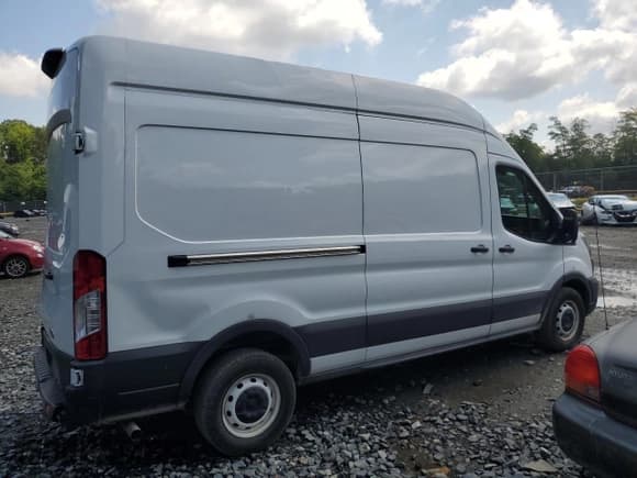 ✅ 2021 Ford Transit Cargo • VIN: 1FTBR1X82MKA08353 • Lot: 58431105. Listed on Copart with 100,195 mi. Free auction sales archive from the USA and detailed vehicle history report at DreamBid. Image 3.