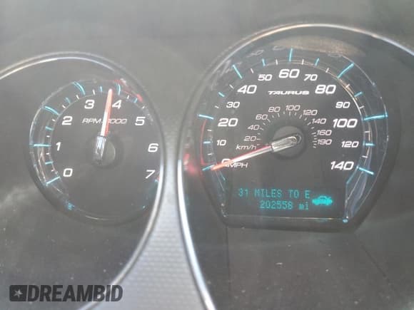 ✅ 2012 Ford Taurus SEL • VIN: 1FAHP2HW3CG135591 • Lot: 71118625. Listed on Copart with 202,558 mi. Free auction sales archive from the USA and detailed vehicle history report at DreamBid. Image 9.