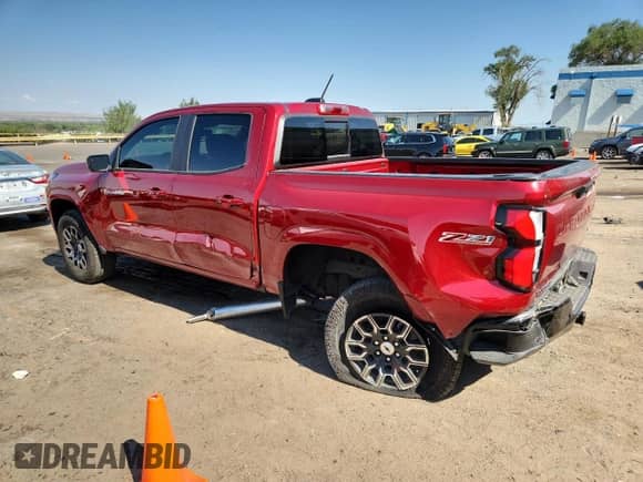 2024 Chevrolet Colorado 4WD Z71 z VIN 1GCPTDEK9R1320416, wystawiony jako Copart lot #69980585 z przebiegiem 6 978 mil mil oraz Szkoda całkowita • Salvage title. Historia ofert i sprzedaży dostępna na DreamBid. Obrazek 2.