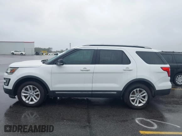 ✅ 2017 Ford Explorer XLT • VIN: 1FM5K7DHXHGC02626 • Lot: 43525552. Listed on IAAI with 130,815 mi. Free auction sales archive from the USA and detailed vehicle history report at DreamBid. Image 14.