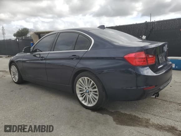 ✅ 2015 BMW 3 Series 328i • VIN: WBA3A5G52FNS84040 • Лот: 86187555. Опубликован ранее на Copart с пробегом 159 527 миль. Бесплатный доступ к архиву аукционных продаж из США и подробный отчёт об истории автомобиля на DreamBid. Изображение 2.
