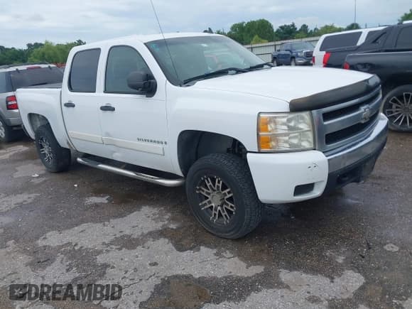 ✅ 2007 Chevrolet Silverado 1500 1LT • VIN: 2GCEC13J971531770 • Lot: 42486035. Wystawiony na IAAI z przebiegiem 401 722 mil. Bezpłatny archiwum sprzedaży aukcyjnych z USA i szczegółowy raport historii pojazdu na DreamBid. Zdjęcie 1.