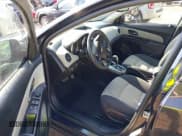 ✅ 2014 Chevrolet Cruze LS • VIN: 1G1PA5SH1E7213574 • Lot: 42711177. Wystawiony na IAAI z przebiegiem 122 397 mil. Bezpłatny archiwum sprzedaży aukcyjnych z USA i szczegółowy raport historii pojazdu na DreamBid. Zdjęcie 6.