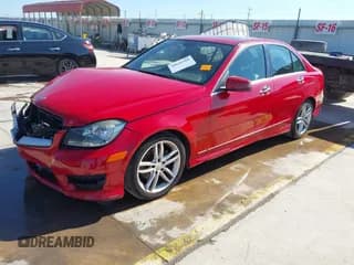 ✅ 2013 Mercedes-Benz C 250 Sport • VIN: WDDGF4HB2DR251913 • Lot: 43626560. Wystawiony na IAAI z przebiegiem 217 028 mil. Bezpłatny archiwum sprzedaży aukcyjnych z USA i szczegółowy raport historii pojazdu na DreamBid. Zdjęcie 2.