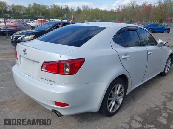 ✅ 2011 Lexus IS 250 • VIN: JTHCF5C28B2035154 • Lot: 39338816. Listed on IAAI with 158,574 mi. Free auction sales archive from the USA and detailed vehicle history report at DreamBid. Image 4.